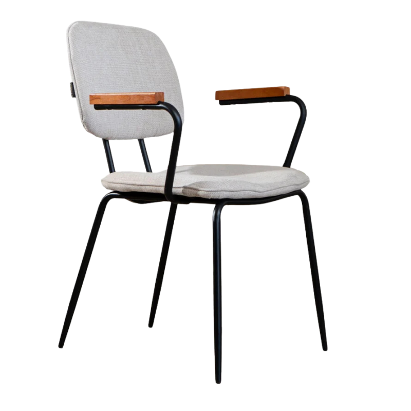 1_f7267291-3e73-46b5-bd40-59a03cd386c2 Kax stoel off white met houten armleuningen en zwart metalen frame