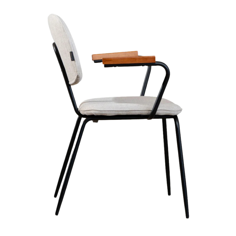 3_6d187f01-8f82-460d-8348-98bfeb5a66e4 Kax stoel off white met houten armleuningen en zwart metalen frame