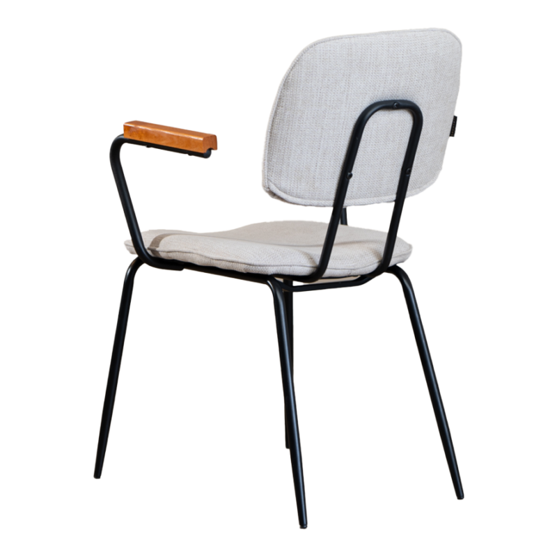 4_cf1ab74d-33ff-41ca-97b8-1a318cca7e55 Kax stoel off white met houten armleuningen en zwart metalen frame