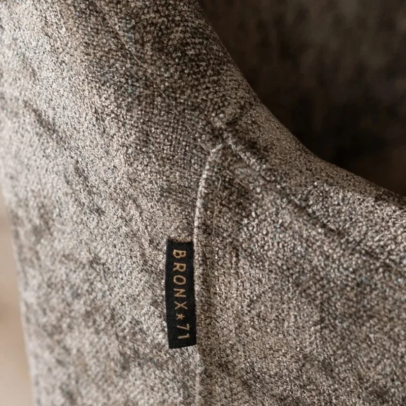 bronx71-draaibare-stoel-kay-velvet-bruin_4 Kova stoel detail gemêleerde bekleding en donkerbruin frame