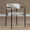 Kio stoel off white met armleuningen en donkerbruin frame