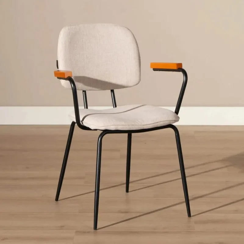 bronx71-stoel-oskar-beige-gerecycled-polyester_5 Kax stoel beige met houten armleuningen en zwart metalen frame